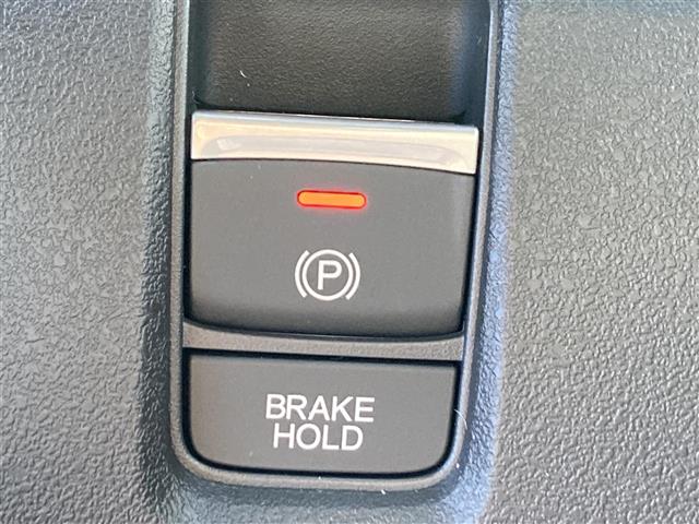 ◆ブレーキホールド◆ブレーキホールドのスイッチを入れておくと、坂道や信号待ちで停車した時ブレーキを離しても自動でブレーキが効いた状態になります。
