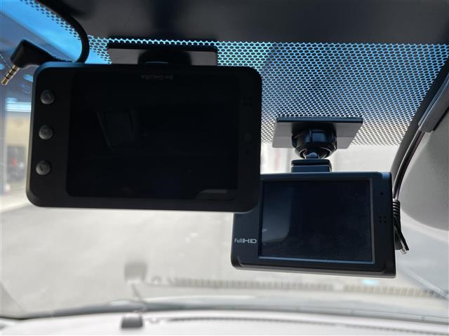 【ドライブレコーダー】映像・音声などを記録する自動車用の車載装置が装備されています！ もしもの事故の際の記録はもちろん、旅行の際の思い出としてドライブの映像を楽しむことができます。
