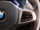 【マルチファンクションステアリング】ステアリング右側のスイッチでは、オーディオのボリュームの調節や、ラジオのチャンネルの変更、電話の受け取りなどを可能にします。運転中に目線を下げずに操作可能です。