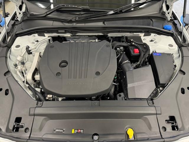 ハイパワー2リッターターボ付ガソリンエンジンはスムーズな加速感が特徴です。