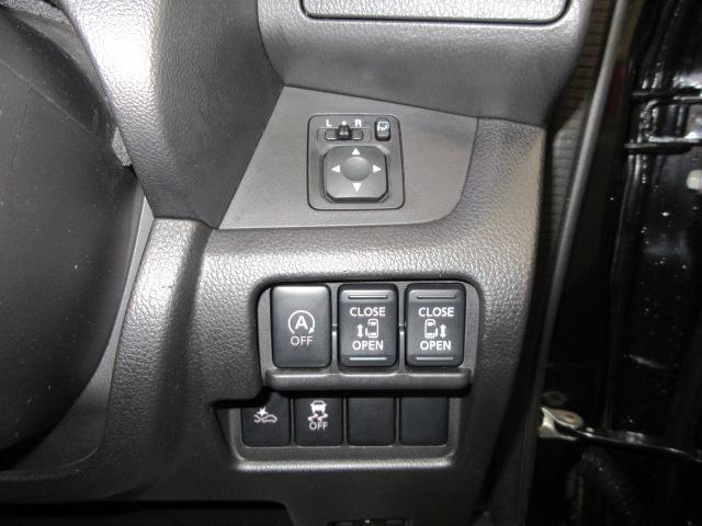 パワースライドドアなど各機能のスイッチは運転席から操作ラクラク。