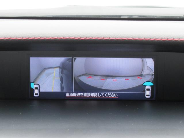 死角になりやすい左前タイヤ付近をモニターできるサイドビューモニターとフロントカメラを装備。