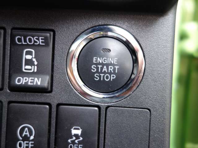 プッシュスタートです。ボタンをプッシュするだけでエンジンスタート、ストップが可能です
