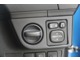 【電動格納ドアミラー】運転席からボタンでドアミラーの角度調整や格納が可能です。
