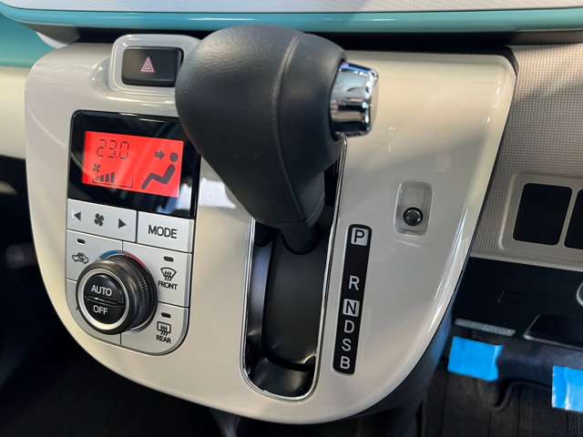 一度お好みの温度に設定すれば、車内の温度を検知し風量や温度を自動で調整快適な車内空間には必須の機能ですね♪