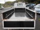 荷台底は鉄板です　最大積載量２トン　２０００ｋｇ　荷台内寸法　３１１ｘ１６１ｘ３８ｃｍ