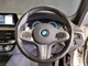 BMWのステアリングはドライバーと車体が一体感に感じれるような操作性を実現しております。また、握りやすさや操作性を向上するためにスイッチ類も配置されております。