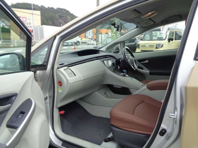 トヨタ プリウス 1.8 S LEDエディション リフトアップ マッドタイヤ ルーフキャリ 福岡県の詳細画像 その13