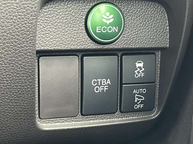 ＥＣＯモード エンジンとCVTの協調制御により、発進・加速時のふんわりアクセルなどのエコな走りを支援する「ECOモード」 アクセル操作に自信がない方、エコモードをＯＮにするだけで燃費が良くなってくれます◎