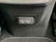 後部座席用エアコン吹き出し口下には充電用USBソケット装備。