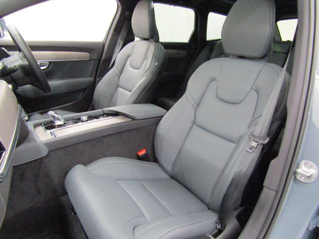 フロントシートはシートヒーターやベンチレーションといった便利な機能がご利用いただけます。