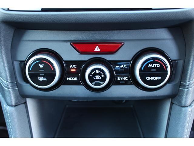 空調は運転席側、助手席側それぞれで別で温度調整ができるフルオートエアコン装備！！