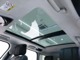 【スライディング式パノラミックルーフ メーカーオプション参考価格 60,000円】後席まで広がるパノラミックルーフは遮るものがなく、開放的な車内空間を提供致します。