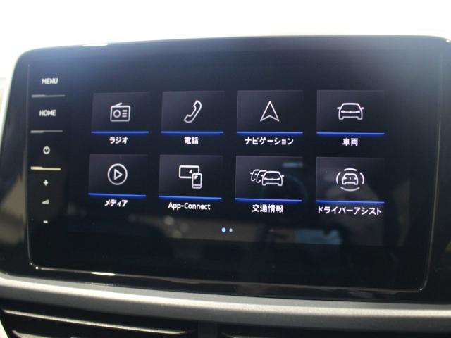 ９．２インチ大型タッチスクリーンのインフォーメーションシステムです。ナビゲーションを始めスマホとの連動、車両の設定や車両の状態など様々な機能が複合されたシステムです。