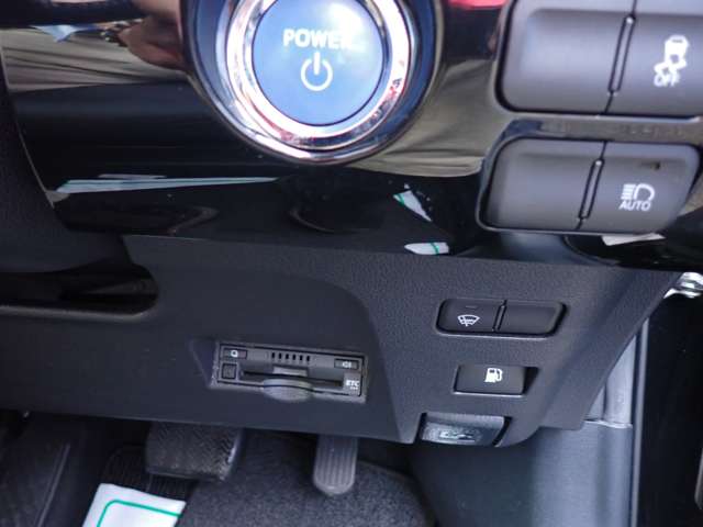 トヨタ プリウス 1.8 S ツーリングセレクション E-Four 4WD スマートキー ナビ Bカメラ Bluetooth 富山県の詳細画像 その11