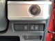 プッシュボタン、電動スライドドアのスイッチなど、よく使うスイッチは、運転席のハンドル右手インパネに配置されています。
