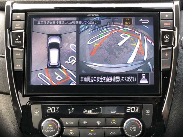 【アラウンドビューモニター装備】 フロント・左右ドアミラー・リヤの４つのカメラにより、車両を真上から見ているような映像をディスプレイに表示します。正確な駐車や取り回しを容易に行うことができます。