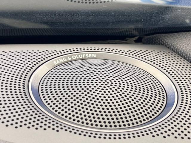 ●Ｂａｎｇ＆Ｏｌｕｆｓｅｎサウンドシステム：高いインテリア性が特徴のプレミアムサウンドシステムを装備しており、高品質かつ臨場感のある音楽を車内でお楽しみいただけます。