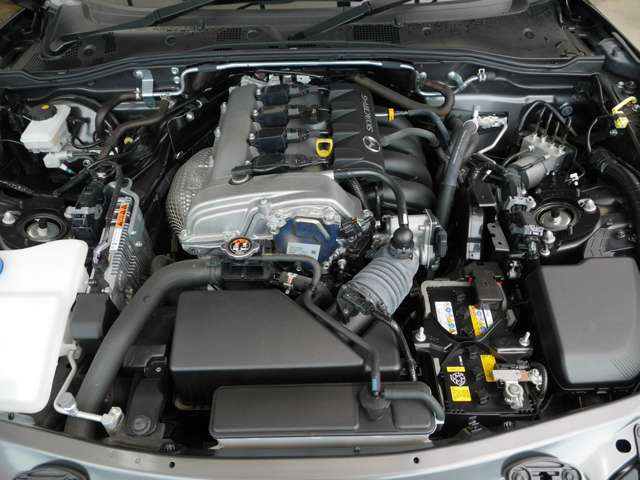 縦置きでフロントエンジンリアドライブ燃費も走りも環境性能も大幅に向上させたスカイアクティブガソリンエンジンです。