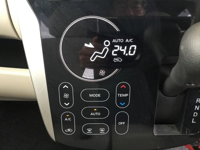 オートエアコンはこまめに温度調整するので、燃料の消費量をより少なくできます。