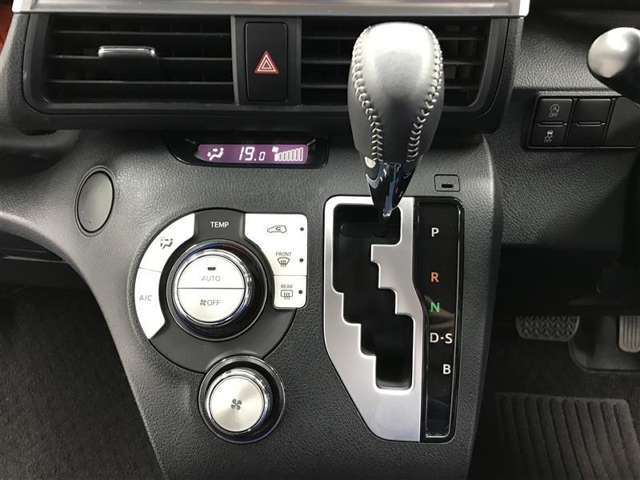 トヨタ シエンタ 1.5 ファンベース G 両側電動スライドドア付 大分県の詳細画像 その8
