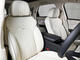 フロントシートにはシートヒーター・ベンチレーション、マッサージ機能が装着されており快適にお過ごしいただけます。
