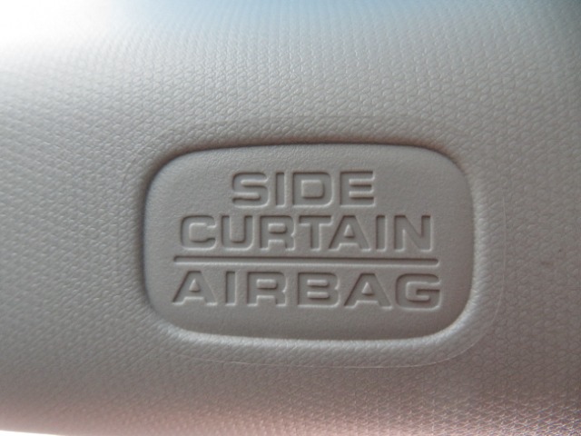 車両側面からの安全性も高めてくれる、安心装備のサイドカーテンエアバックシステムです◎