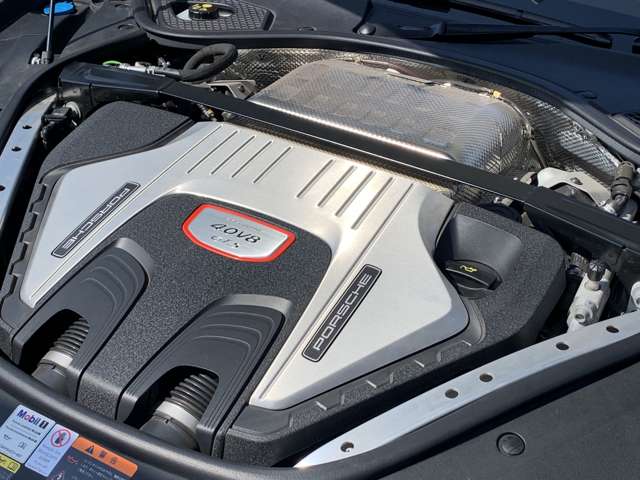 4L V型8気筒ツインターボエンジンは460馬力(カタログ値)を発生します。