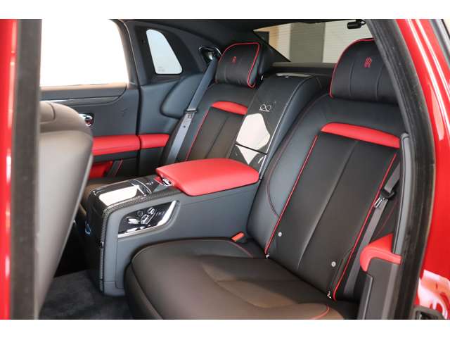 ・Rear Ventilated Seats ・Immersive Seating with Centre Console