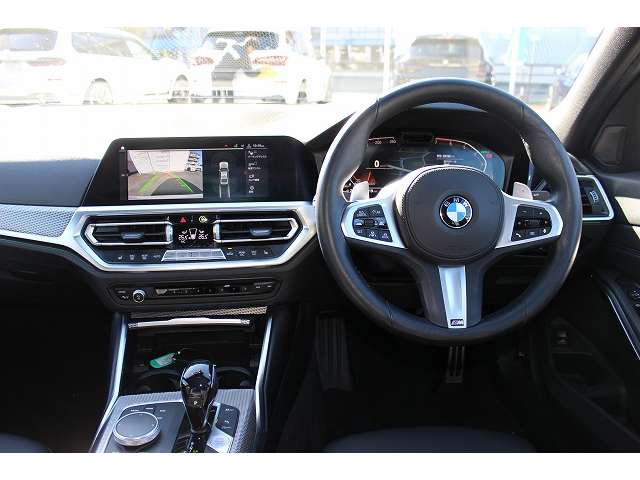 BMWは高い安全性、飽きの来ないデザイン、なにより大変運転しやすい車です。新しいBMWで駆け抜ける歓びを体感してください！