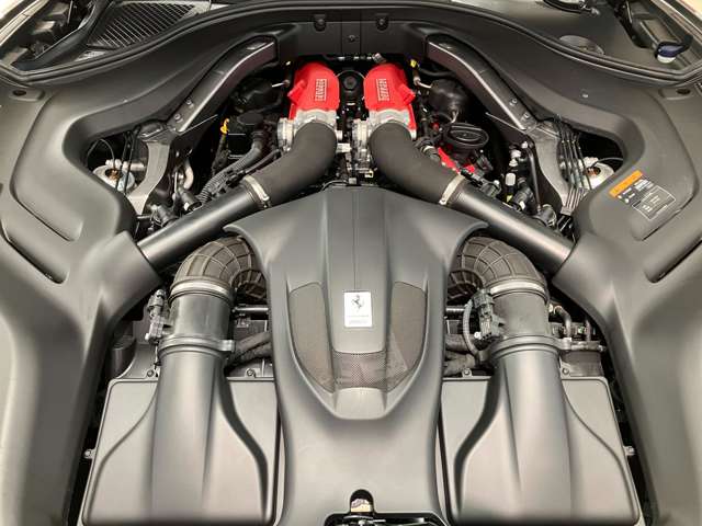 V8ターボ６２０馬力を発生させるエンジンを搭載しております。存分にご体感下さいませ。