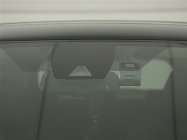 進化を続けるトヨタの予防安全パッケージ「トヨタセーフティセンス」＆ドラレコを装備しています。※ドライブレコーダーに記録媒体（SDカード等）は付属しておりません。