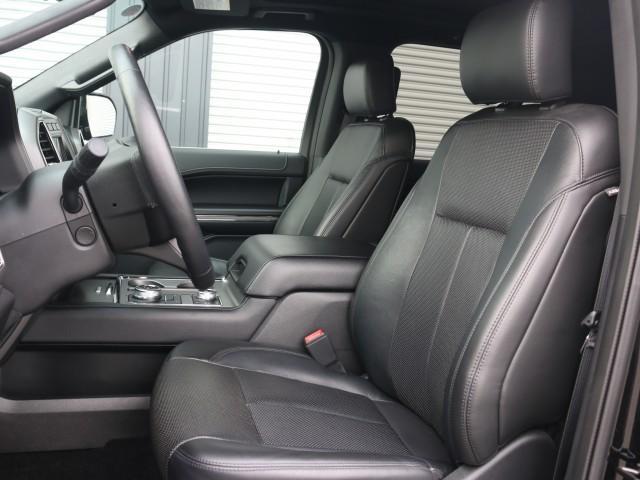 運転席・助手席はパワーシートになっておりシートヒーター・シートベンチレーションが装備されております。