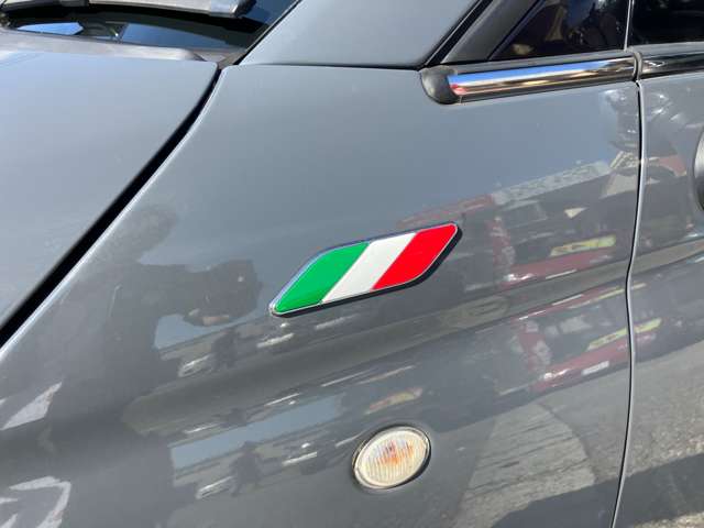 かわいいイタリアの国旗がついてます。