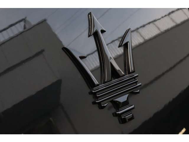 マセラティ ギブリ GT ハイブリッド ネロ インフィニート 24台限定車 東京都の詳細画像 その10