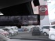 スマート・ルームミラー。ルームミラーに、リヤカメラの車両後方映像を表示。世界初の新技術で、荷物や人で見えづらかった後方視界がクリアに！