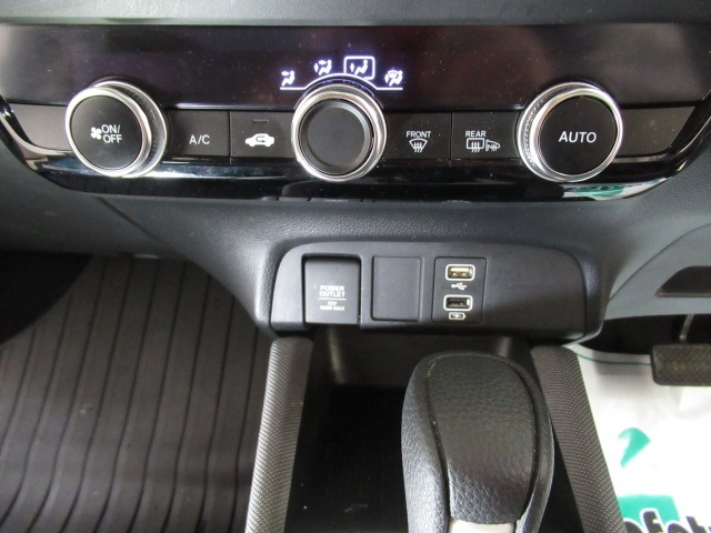ホンダ フィット 1.3 クロスター 4WD メモリーナビ リアカメラ フルセグTV ド 北海道の詳細画像 その17