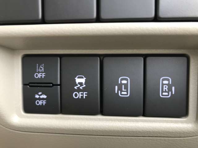 オートスライドドア（挟み込み防止機構付）「インテリジェントキー」「ドアハンドル」「運転席スイッチ」の操作により自動でスライドドアを開閉できます。