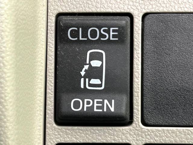 【パワースライドドア】スマートキーや運転席のスイッチで後席スライドドアの開閉が可能♪電動だから力を入れてドアを開ける必要が無く、小さなお子様でも簡単に開け閉めでき快適です♪