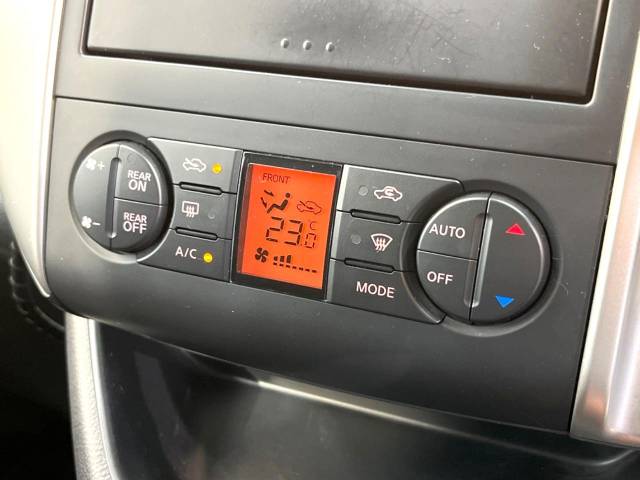 【問合せ：０７４９－２７－４９０７】【オートエアコン】一度お好みの温度に設定すれば、車内の温度を検知し風量や温度を自動で調整。暑い…寒い…と何度もスイッチ操作をする必要はありません。快適な車内空間には