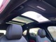 【スライディングパノラミックルーフ メーカーオプション参考価格￥248,000】後席まで広がるパノラミックルーフは遮るものがなく、開放的な車内空間を提供致します。