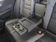 後席の快適性を高めるリアシート・アームレストには、便利なカップホルダーとストレージボックスが内蔵されています。車内に散らばりがちな小物類をまとめて収納可能です。
