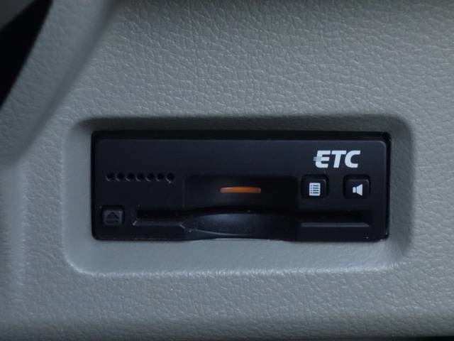 ETCが装着されています。再セットアップ後高速道路の料金所をノンストップで通過できて大変便利です。