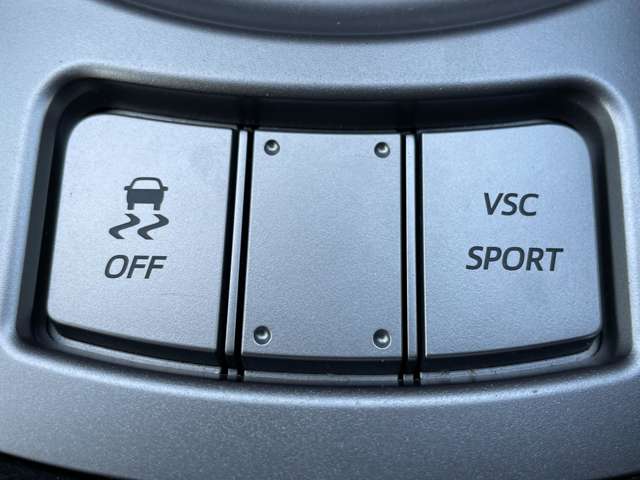「VSC SPORT」 VSC OFFスイッチとVSC SPORTスイッチを組み合わせることにより、ドライバーの好みや走行状況に応じた制御モードに切替が可能です♪