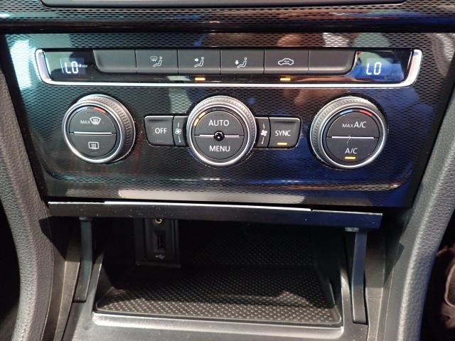 ２ゾーンフルオートエアコンを装備。運転席と助手席、それぞれ独立して温度の設定ができます。
