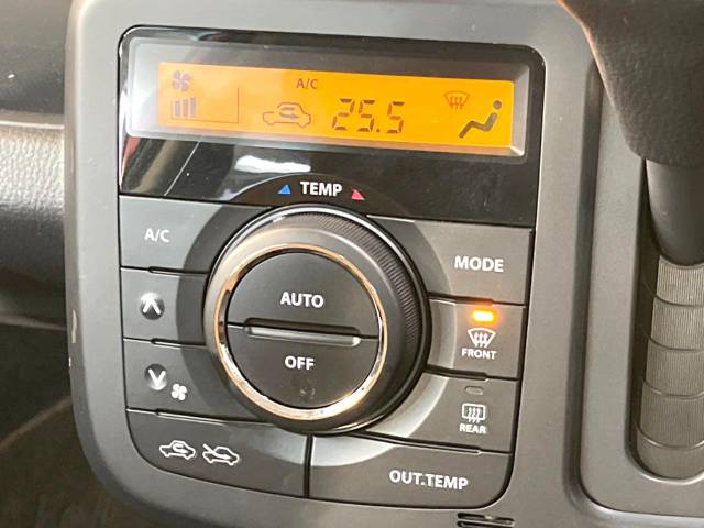 【問合せ：０７４９－２７－４９０７】【オートエアコン】一度お好みの温度に設定すれば、車内の温度を検知し風量や温度を自動で調整。暑い…寒い…と何度もスイッチ操作をする必要はありません。