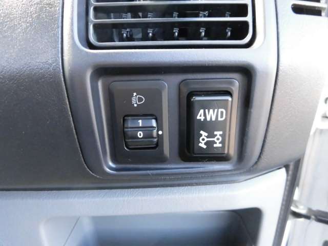 4WD切り替えすスイッチです。