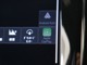 Apple CarPlayやAndroid Autoを利用すれば、スマホを簡単に接続できます。USBポートにケーブルをつなぐだけで、スマホの見慣れたホーム画面と共通するインターフェイスが表示されます。