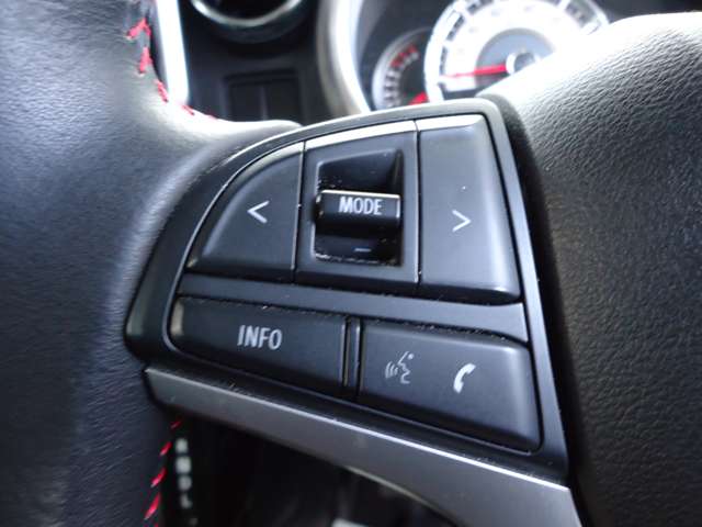 運転しながら手元でオーディオの操作などができます♪視線をずらす事無く操作が出来る為、安全運転にも繋がります！！