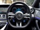 最新型AMGパフォーマンスステアリング付　走行中ステアリング中央部のスイッチで走行モードを切り替えることができます。